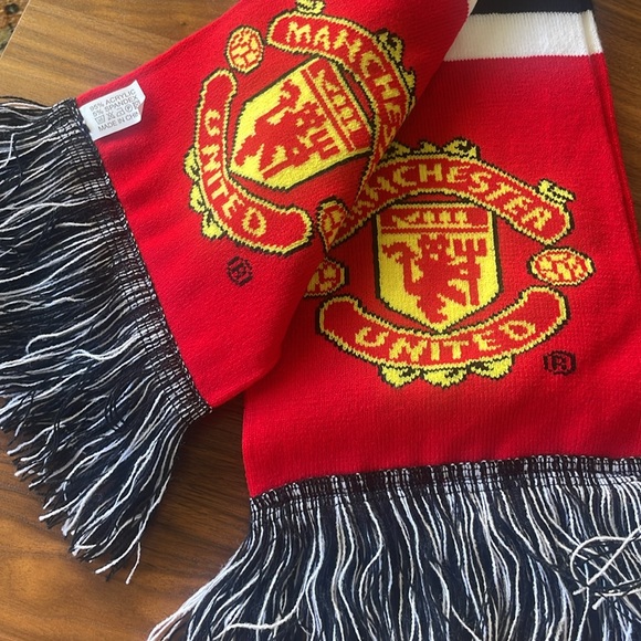 NWT Soft Knit Manchester United FC Scarf - Picture 4 of 5